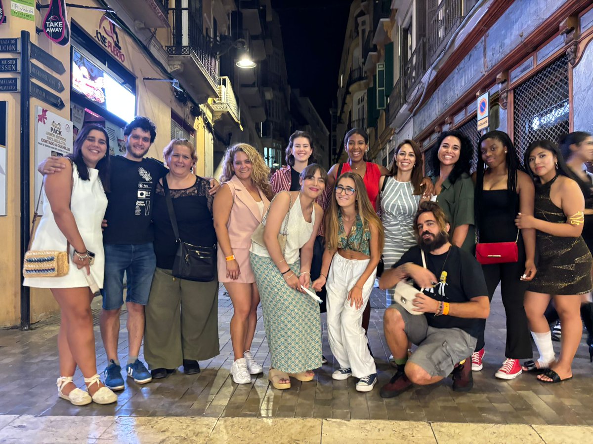 Un equipo que no remata la temporada con una mítica comilona/quedada no es un verdadero EQUIPO🫂

Senior+35 <a href="/SyRasesores/">Suárez y Rodríguez Asesores (en🏡)</a> (5 años) y Senior Fem <a href="/deportivoavance/">Avance Deportivo</a> (11 años) cumpliendo con el Protocolo🪩!!

#SiempreJuntos
#LeyendasPuertaOscura