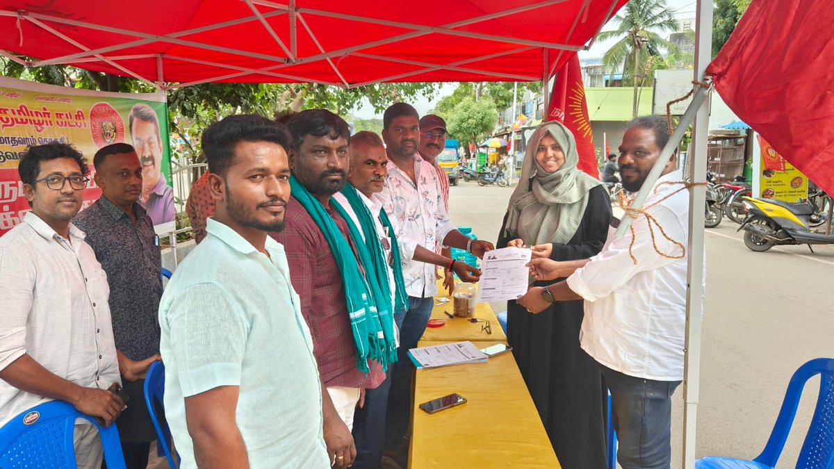 _ITWingNTK's tweet photo. திருவள்ளூர் மாவட்டம் மாதவரம் சட்டமன்றத் தொகுதியில் இரண்டு இடங்களில் உறுப்பினர் சேர்க்கை முகாம் நடைபெற்று வருகிறது. உறவாய் இணைந்தவர்களுக்கு மரக்கன்றுகள் வழங்கப்பட்டுவருகிறது.

உறுப்பினராக இணைய 👇
https://t.co/mZ0DOGxeX9

#JoinNTK4Change

@NaamTamilarOrg https://t.co/MT9Ve3GJde