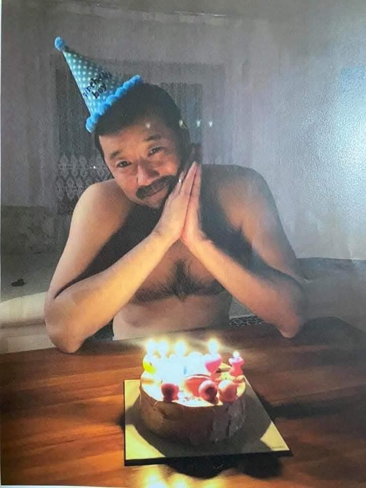 Ацаа хийж ийм зураг авхуулдаг бнаа, сайхан гар шүү🙄🙄