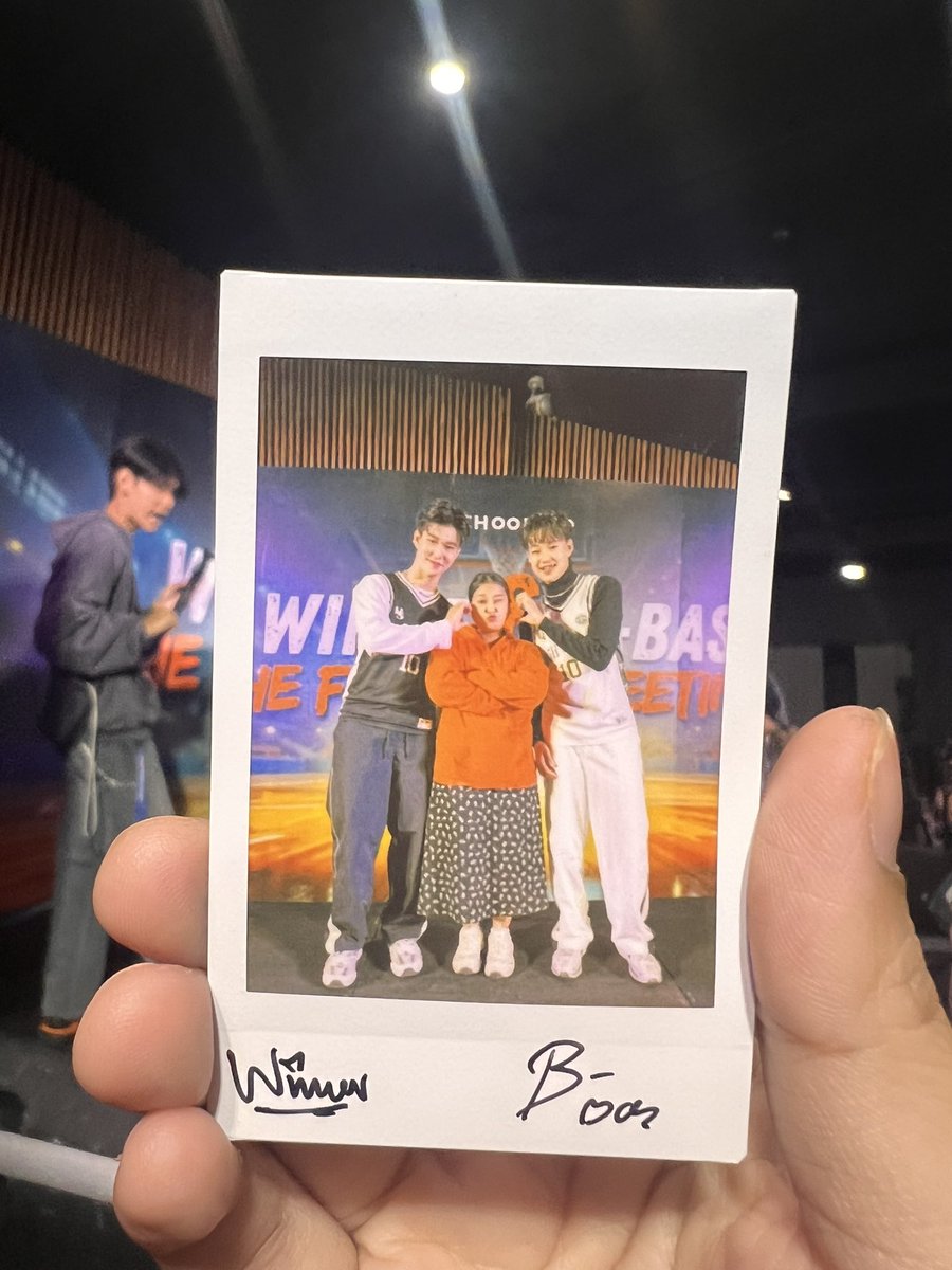 themuxz's tweet photo. ฮื้ออออออออ
#WNBB_1STFanMeeting
#วินเนอร์บีบาส
———————————
#วินเนอร์ #บีบาส #วินเนอร์บีบาส #Winner #Bbas #WinnerBbas #WNBB_1STFanMeeting #SCHOOLDIO
#workpoint23 #workpoint
#SiamPic #theplayhouse https://t.co/m1VlaVUCCg
