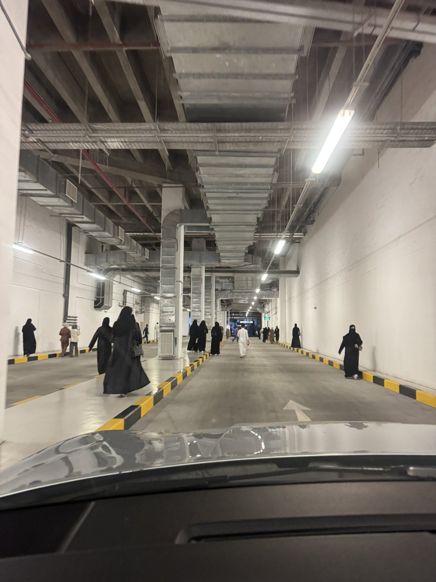 د.ليلى سعود الخيـاط العـازمي (@drlailaalkhayat) on Twitter photo بسبب الحر وعدم وجود جسور مضللة بين الكليات وعدم وجود مترو أو ممرات مضللة يضطر الطلبة للمشي بالمواقف إبتعاداً عن ضربات الشمس
فنرجو من إدارة الجامعة رسم خط مشاة جانبي في المواقف
حفاظاً على سلامتهم
<a href="/K_University/">جامعة الكويت Kuwait University</a> بسبب الحر وعدم وجود جسور مضللة بين الكليات وعدم وجود مترو أو ممرات مضللة يضطر الطلبة للمشي بالمواقف إبتعاداً عن ضربات الشمس
فنرجو من إدارة الجامعة رسم خط مشاة جانبي في المواقف
حفاظاً على سلامتهم
<a href="/K_University/">جامعة الكويت Kuwait University</a>