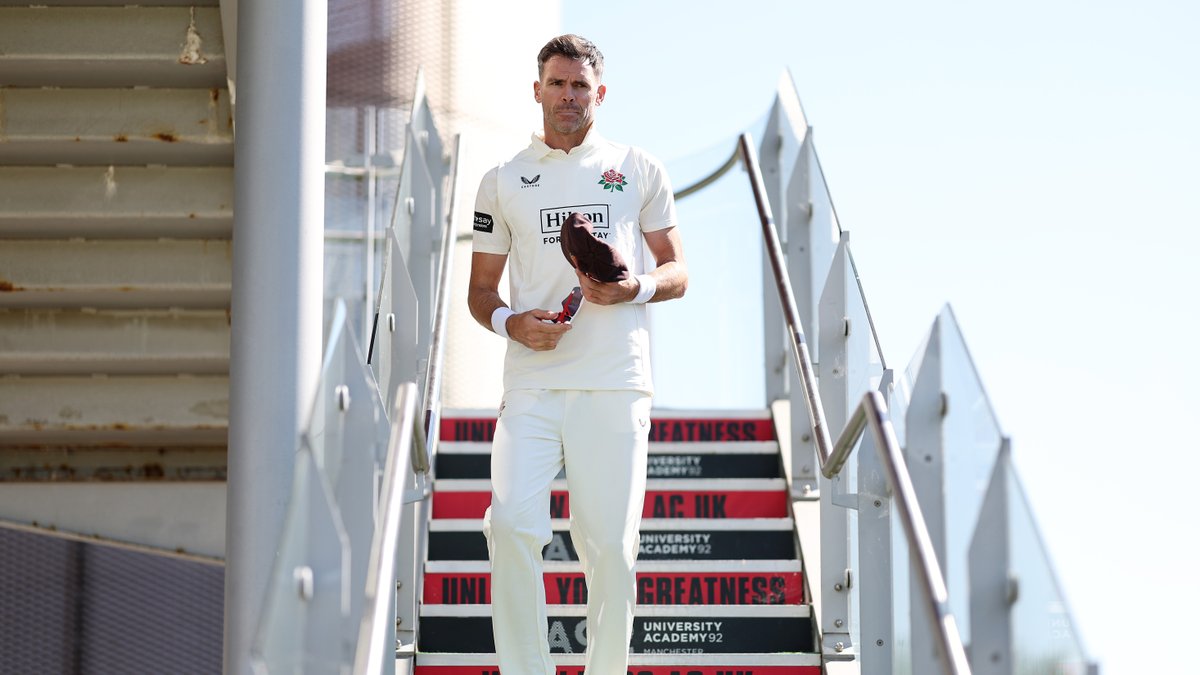 Captain James Anderson. With red ball in hand. 

Tap below to watch live.

ecb.co.uk/county-champio…