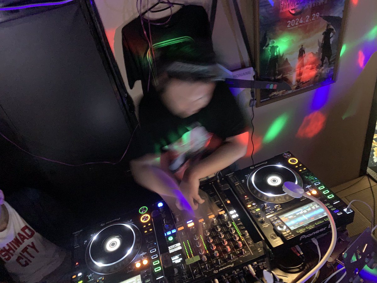 🌀ラスト‼️🌀

東京からのゲスト🎧IK君🎮

いっぱいゲームの起動音がなってるぞー！
#VGMDJ #スピンアタック