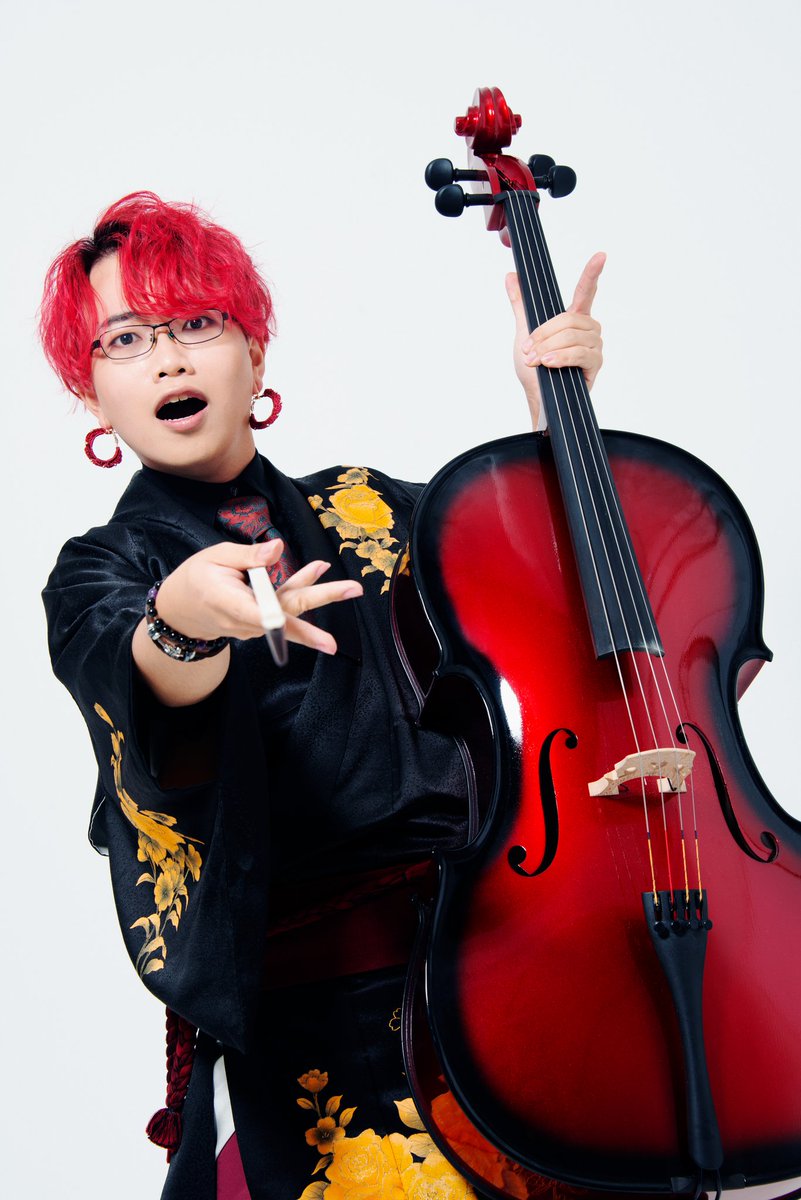 とし (@grass_toshi) on Twitter photo メンバー紹介兼カクテル解説③
「ヌビア」(<a href="/nubiahistoria/">ヌビア/ Nubia🍜</a>)
英国トリニティラバン音楽院を修了。国内外で多数の受賞歴を持つチェロ奏者であり、これまで1000曲以上の楽曲を提供する作詞家・作曲家。
その活躍は多岐にわたり、現在は作曲家・植松伸夫氏のバンド"con TIKI"のメンバーとしても活躍。 メンバー紹介兼カクテル解説③
「ヌビア」(<a href="/nubiahistoria/">ヌビア/ Nubia🍜</a>)
英国トリニティラバン音楽院を修了。国内外で多数の受賞歴を持つチェロ奏者であり、これまで1000曲以上の楽曲を提供する作詞家・作曲家。
その活躍は多岐にわたり、現在は作曲家・植松伸夫氏のバンド"con TIKI"のメンバーとしても活躍。
