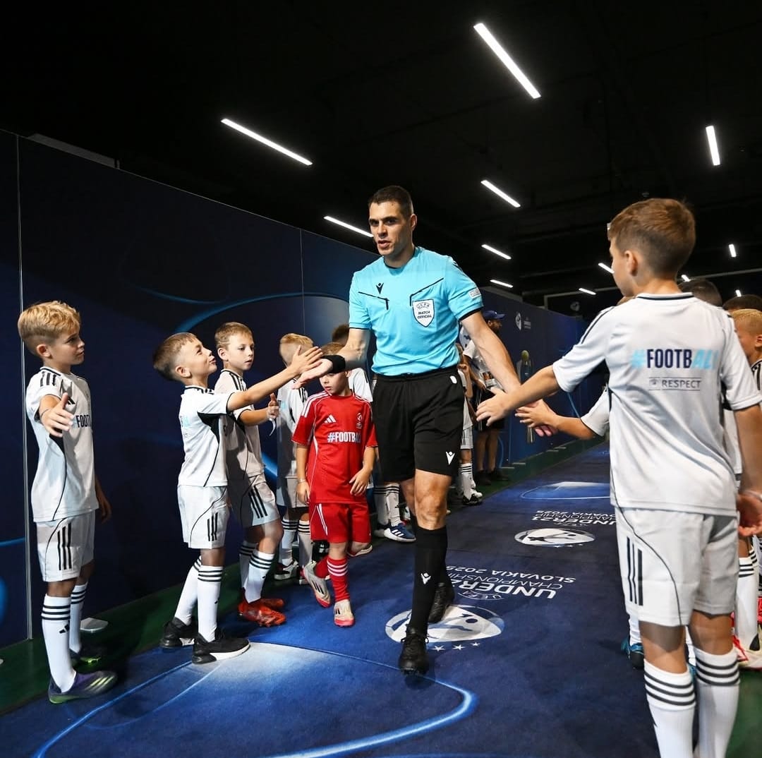 Campionato Europeo U21: italiani in campo e in Sala #VAR per Spagna-Inghilterra. Leggi la news: aia-figc.it/news/campionat… #arbitri #AIA #calcio #sport