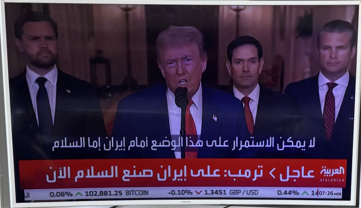 Imamerne står nu i valget mellem at tabe ansigtet (forhandle en atom-freds-aftale) eller at tabe hovedet (erklære krig mod USA) og tabe. If. arabiske medier har USA (bag kulisserne) fortalt Iran, at USAs mål er ikke regimeskifte, men at stoppe for atomprogrammet. #dkpol #dkmedier