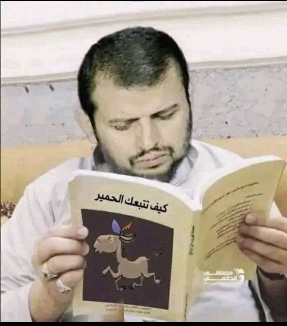 مشرف  :
تقلب بالسيارة حقه وهو سايري السبعين وتكسروا المرافقين اللي معه وهو سلم ..
فقال لهم: اعذروني يا رجال
مدري كيف طحست السيارة وتقلبنا....
صاحوا المرافقين :
ما عندك ملامة يافندم، هو احنا ذي ما كنا راكبين سوا .. !!

#منافقين_السبعين.