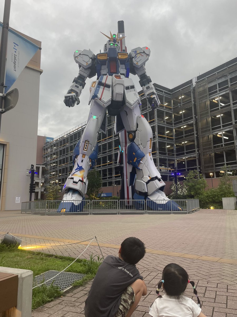 green90216's tweet photo. ららぽーと福岡にガンダムおった
でけー、、 https://t.co/qOBHCcsLPW