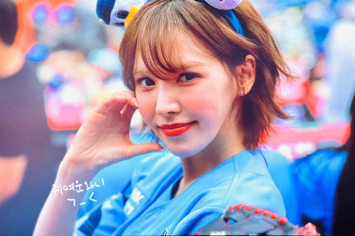 wenever940221's tweet image. 250622 롯데 시구 #웬디 #WENDY 
자기 귀여운거 아는 여자가 좋다