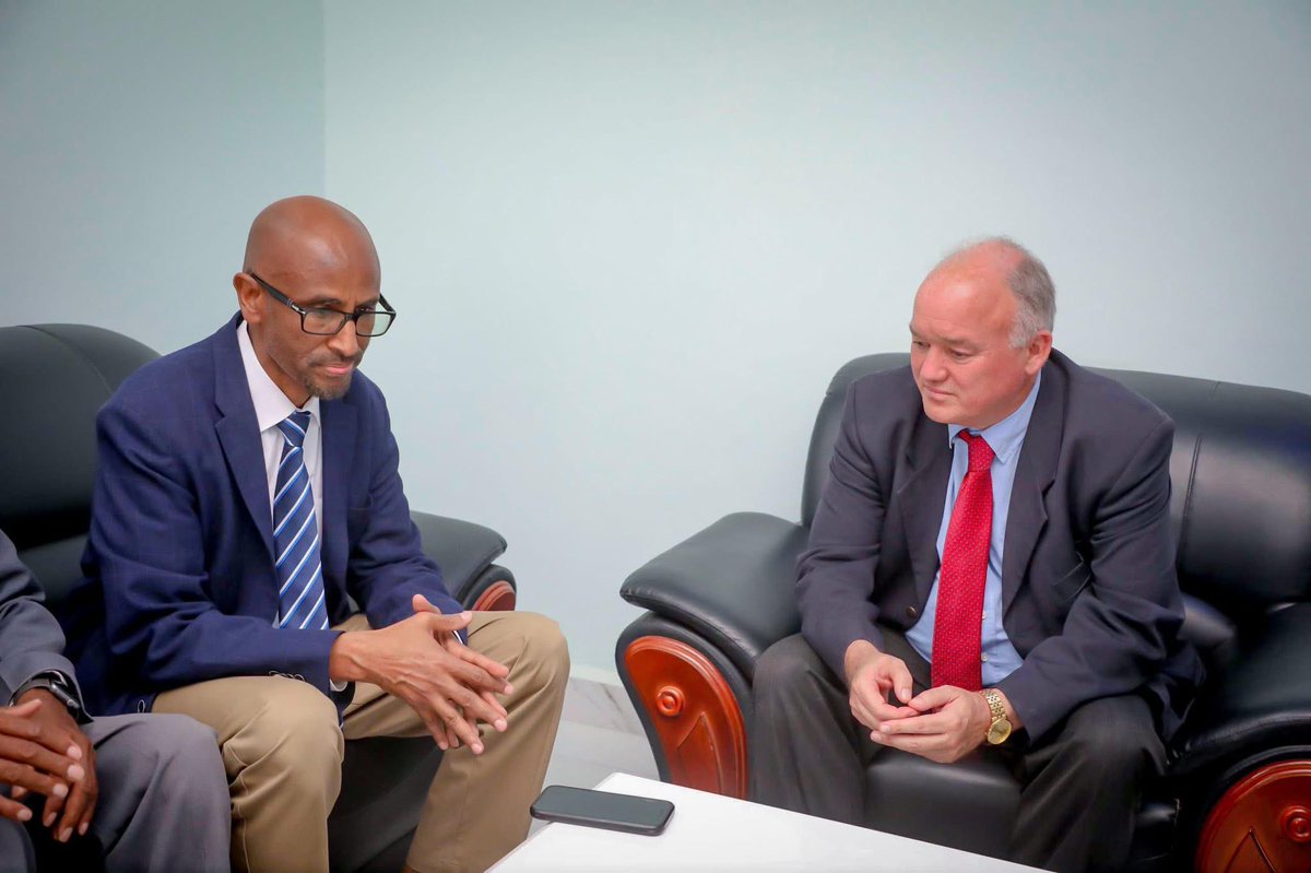 LaascaanoodPost's tweet image. Amb. #Carsten Carlesen visited the Ministry of Finance of the #SSC-Khaatumo government for his official visit.

The ambassador saw with his own eyes a people who had come together and were determined to build their government.@AHHirad