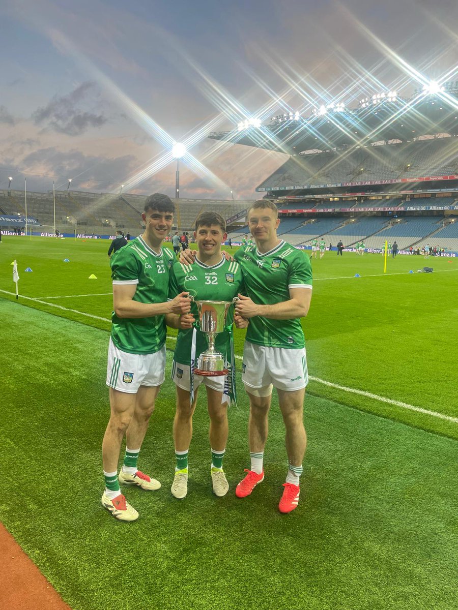 RathkealeGAA's tweet photo. 🟢⚪️ The very best of luck to Barry Coleman, Andrew Meade, Adam Shanagher and all involved with the Limerick footballers, who take on Wicklow in the Tailteann Cup Semi Final today in Croke Park at 2 pm. Best of luck to all. 🟢⚪️ https://t.co/6ZhfTBtJYL