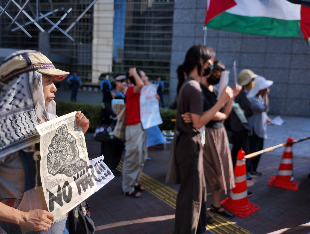 nogawaanarchy's tweet photo. NO  WAR！！
アメリカはイランを攻撃するな！！

トランプのイラン核施設攻撃に抗議する！
6.22アメリカ大使館緊急行動 https://t.co/2kv4uTWY4L
