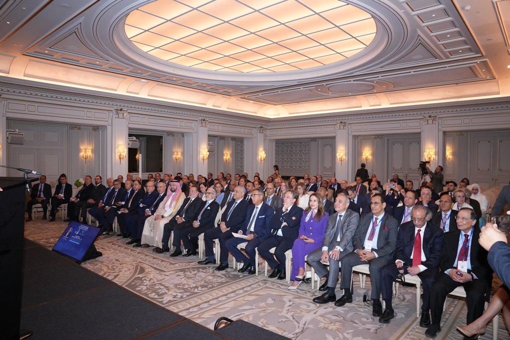 AAzizTalal's tweet image. I was honored to receive the 2025 Leadership Vision Award from the Union of Arab Banks, presented during the Arab International Banking Summit held in Paris under the patronage of H.E. President Emmanuel Macron.
My sincere thanks to the Union of Arab Banks for this recognition,…