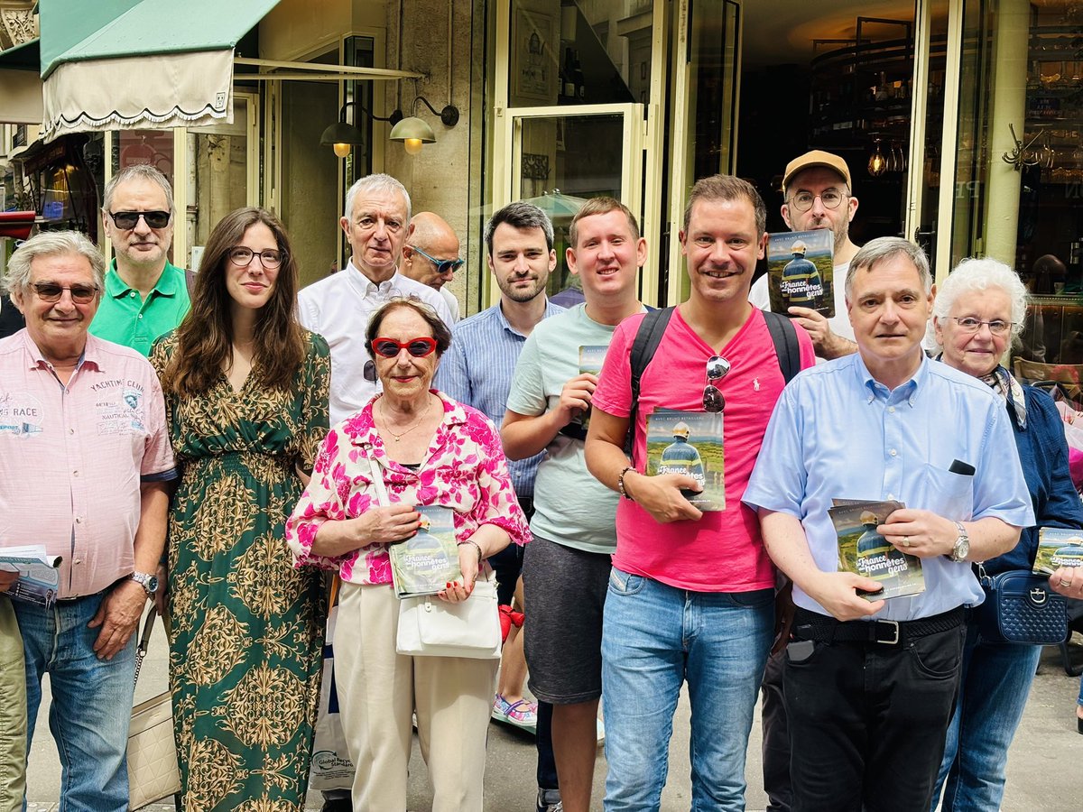 Laurent RACAPE (@laurent_racape) on Twitter photo Tractage au marché Convention pour les <a href="/lesRepublicains/">les Républicains</a> et <a href="/BrunoRetailleau/">Bruno Retailleau</a> 🚀 #Paris15 <a href="/Philippe_Goujon/">Philippe Goujon</a> <a href="/AgnesEvren/">Agnes Evren</a> Tractage au marché Convention pour les <a href="/lesRepublicains/">les Républicains</a> et <a href="/BrunoRetailleau/">Bruno Retailleau</a> 🚀 #Paris15 <a href="/Philippe_Goujon/">Philippe Goujon</a> <a href="/AgnesEvren/">Agnes Evren</a>