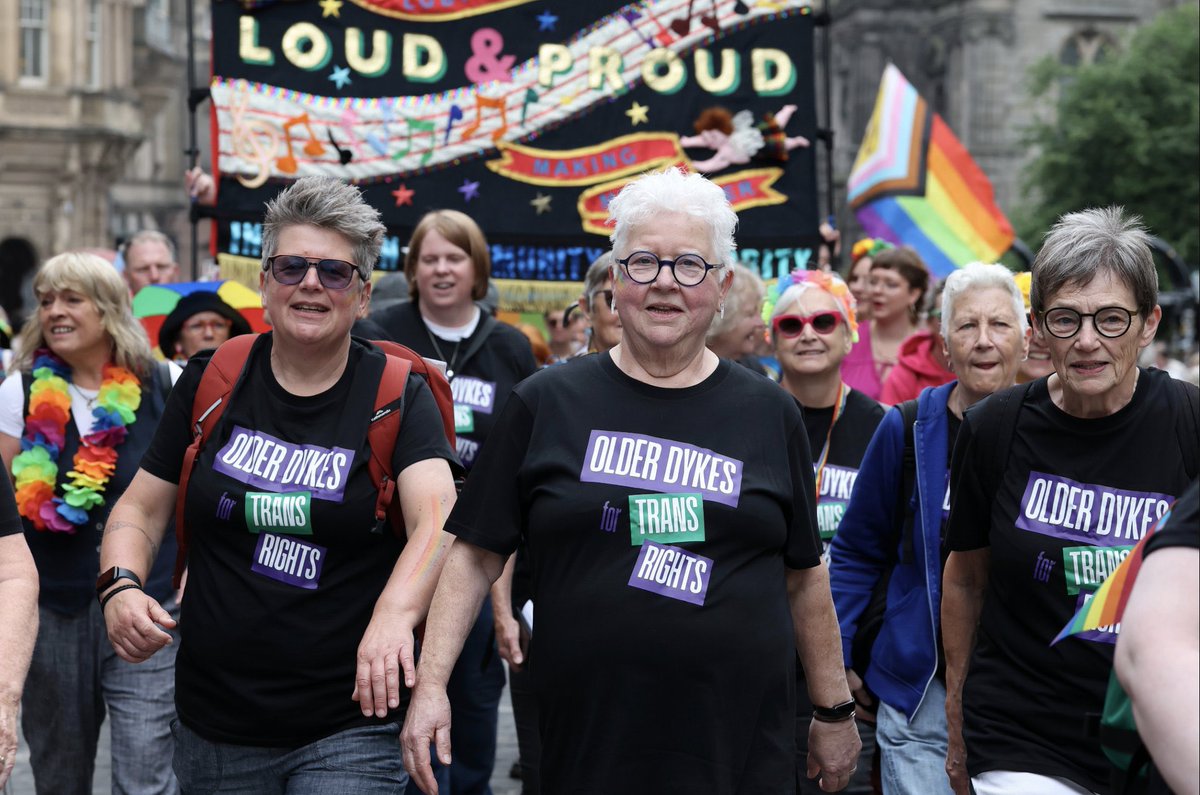 LOVE this photo of Val McDermid
and her wife at a Scottish Pride event, it has of course provoked a horrible response from the small, but loud GC Mob.
🏳️‍⚧️🏳️‍🌈