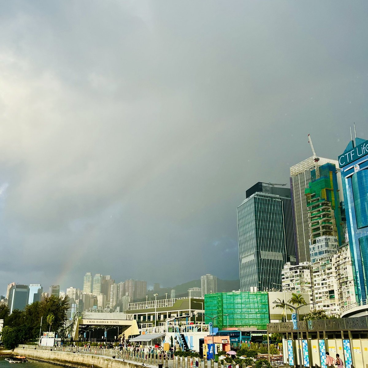 quantopop's tweet photo. Rainbow π #HongKong https://t.co/qGHMY7waah