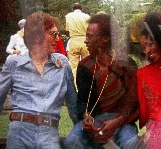 SVG__Collection's tweet photo. John Lennon &amp; Miles Davis https://t.co/AjPkQEfRXX