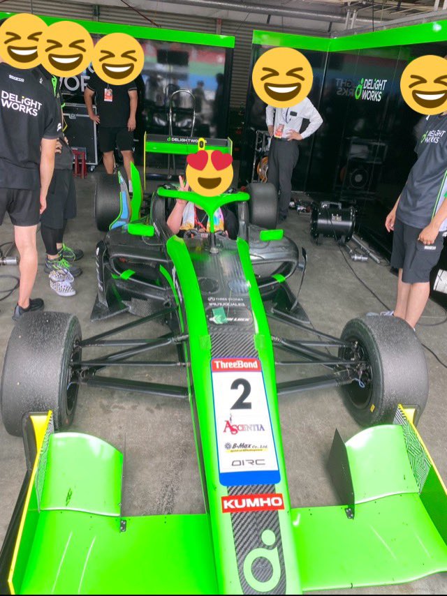 お友達にご招待いただき、岡山国際サーキットにＳＦＬを見に行きました〜😆
ピット入り、グリッドウォークありの至れり尽くせりの上に❗️本物のフォーミュラカーに乗車させてもらいました！
人生初の体験❤️
堪らん感動をありがとうございました😭