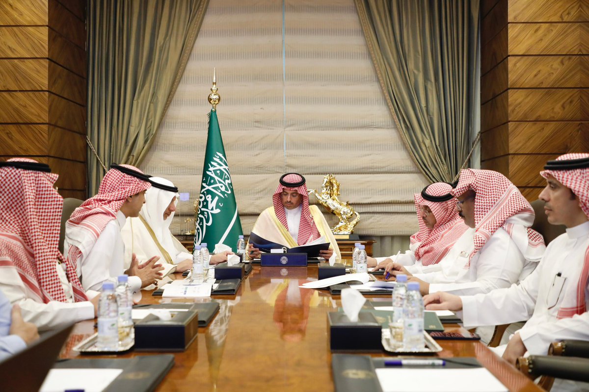 الأمير #سعود_بن_جلوي محافظ جدة يتابع سير العمل في مشاريع خدمات المياه والصرف الصحي التي تنفذها شركة المياه الوطنية بالمحافظة ، بحضور رئيس القطاع الغربي م. محمد الزهراني وعدد من القيادات بالشركة .