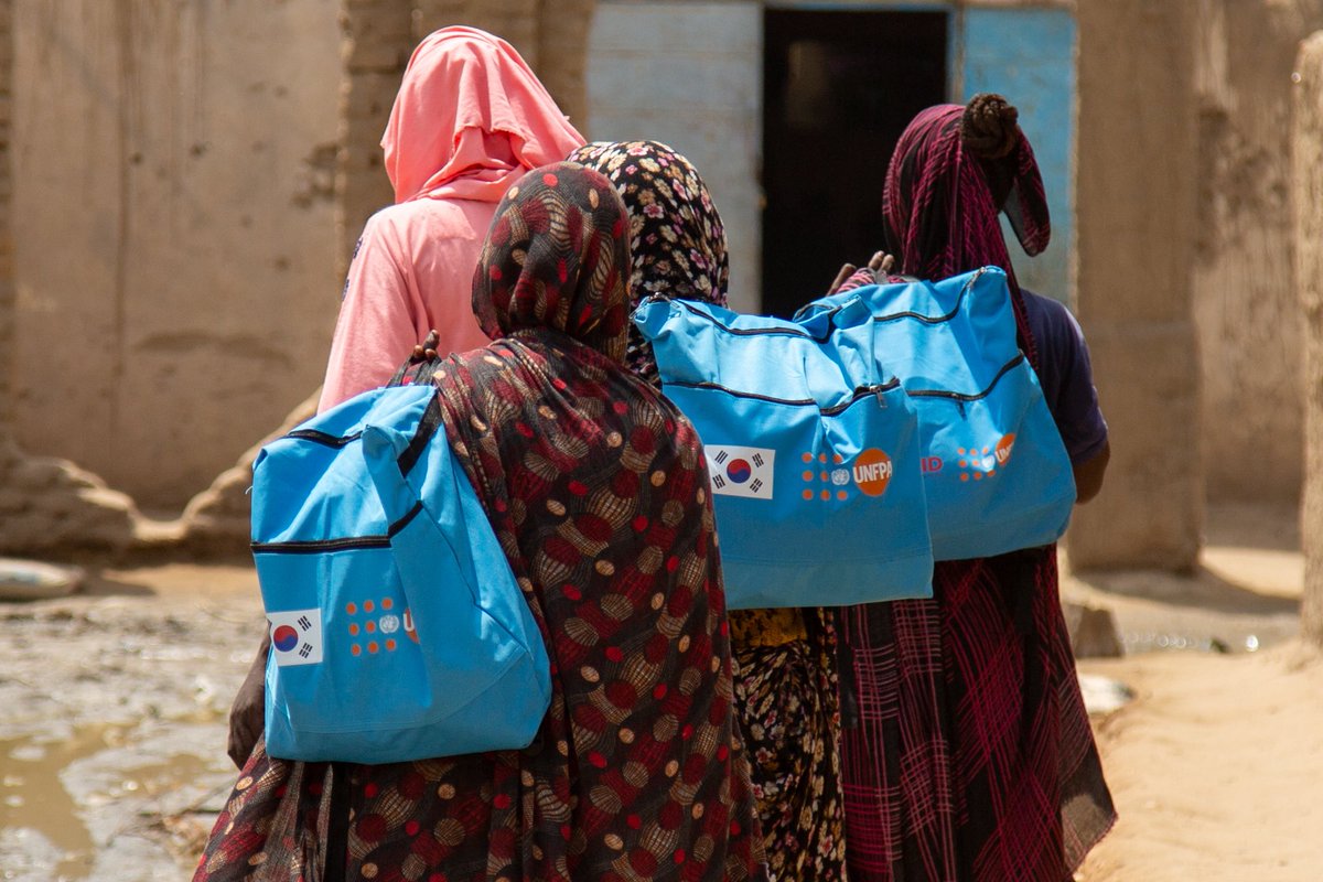 _UnfpaSudan's tweet image. UNFPA distributed 3,330 dignity kits to women and girls affected by the conflict in Aj Jazirah and Gedaref states, with generous support from Korea. Each kit contains essential items to help ensure the hygiene, health, and dignity of women and girls.
@MOFAkr_eng #ForSudan
