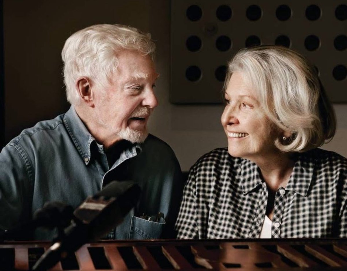 SDJ with one of his closest friends, Annie Reid ❤️ 

Get someone who looks at you like these two look at each other😍

#SirDerekJacobi #AnneReid