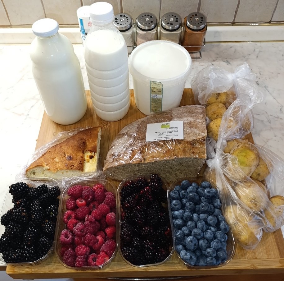 European summer is buying up the whole Farmers Market on Weekends.

Raspberries, Blueberries, Blackberries, Potatoes, Goat Dairy, Sourdough Bread, Cottage Cheese Strudel.