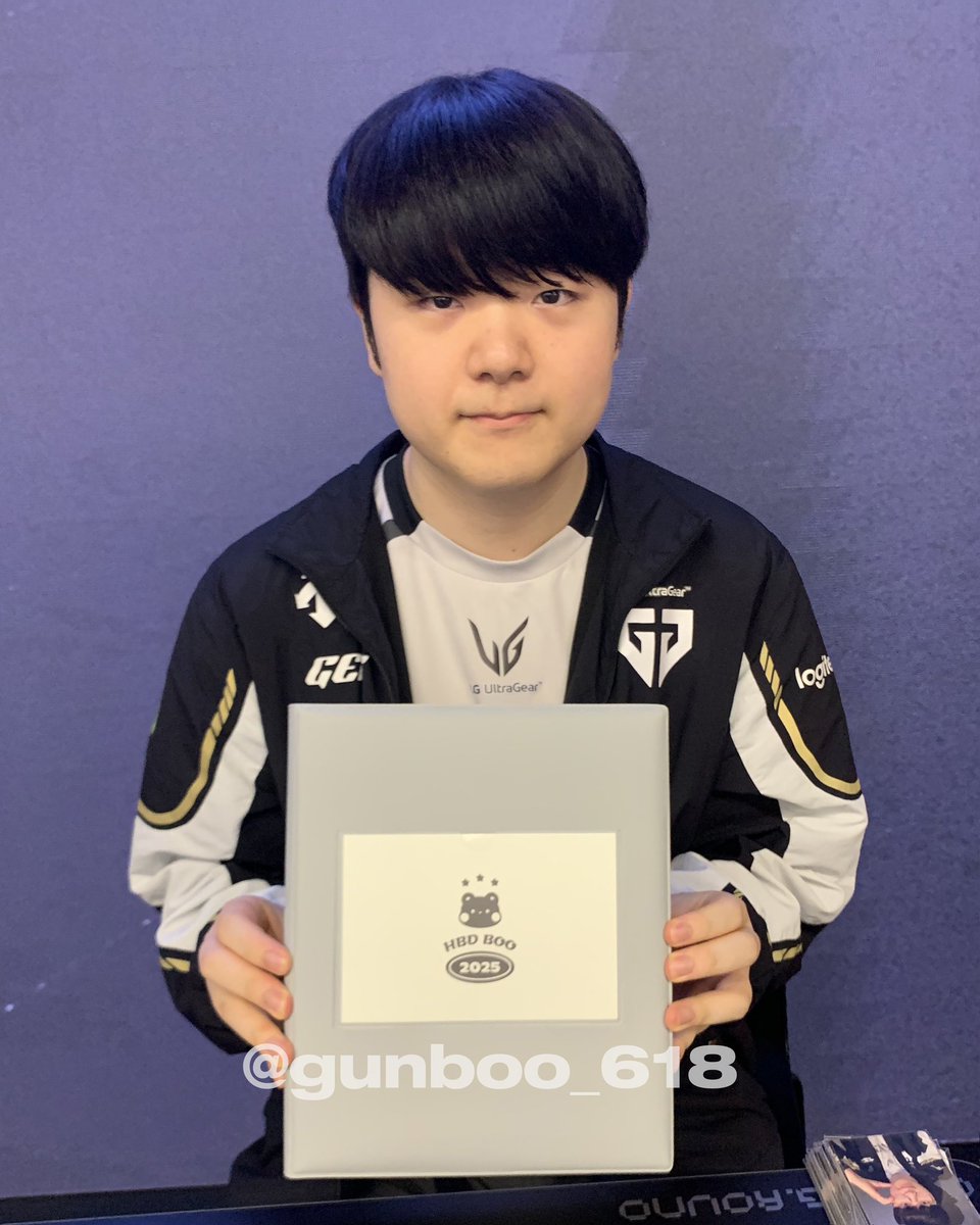 생일카페에서 받은 메세지는 정리하여 오늘 MSI 출정식때 캐니언 선수에게 전달하였습니다! 작성해주신 모든 분들 감사합니다ദ്ദിʕ•ᴥ•ʔ