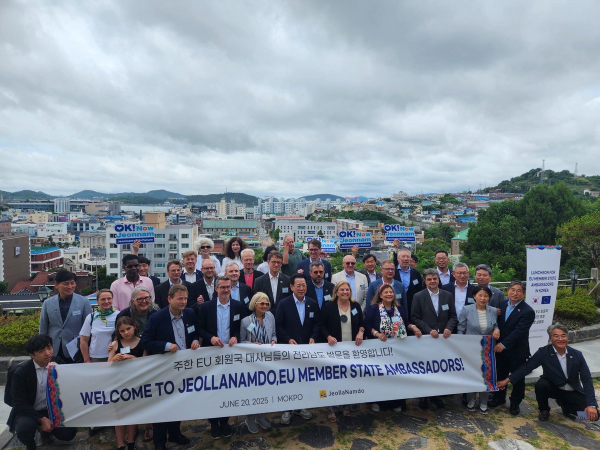 Michelle Winthrop, Ambassador of ๐ฎ๐ช to ๐ฐ๐ท (@ieambseoul) on Twitter photo Just recovering from a wonderful #TeamEU retreat to Mokpo. We visited Sr Gerardine Ryanโs wonderful work, learned about #Jeollanamdo plans for renewables & AI, & visited the ๐ 4th biggest shipyard. We did manage to work, but also had our last #๋
ธ๋๋ฐฉ with our dear <a href="/castiml/">Maria Castillo</a> ๐ถโค๏ธ Just recovering from a wonderful #TeamEU retreat to Mokpo. We visited Sr Gerardine Ryanโs wonderful work, learned about #Jeollanamdo plans for renewables & AI, & visited the ๐ 4th biggest shipyard. We did manage to work, but also had our last #๋
ธ๋๋ฐฉ with our dear <a href="/castiml/">Maria Castillo</a> ๐ถโค๏ธ