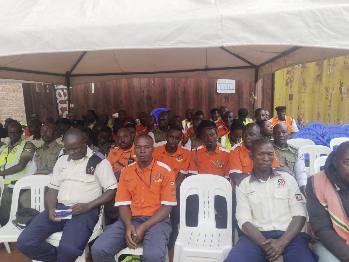 Bwaise_Terminal's tweet photo. We thank the @PoliceUg Traffic &amp; Road Safety department for engaging our drivers and pedestrians at @Bwaise_Terminal on #RoadSafety. Such training enhances compliance thus defeating human causes. 

Thank you @igp_ug1 @bruce_oinebye @moskyeyune https://t.co/SJoiElk0W6
