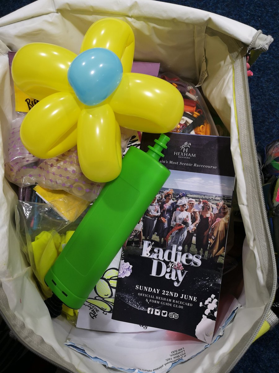 sunsettballoons's tweet photo. #hexhamracecourse #ladiesday Ready ❤️
#balloontwisting
#sunsettballoonentertainment 
#britainsmostscenicracecourse https://t.co/ByAOovYYbg
