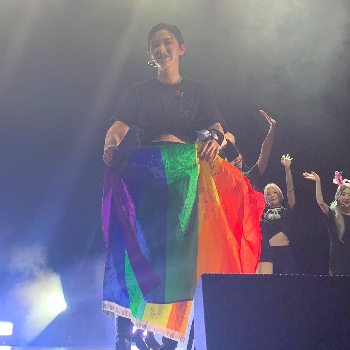 btsIoonarchive's tweet photo. happy pride 🏳️‍🌈 https://t.co/yT43C2tPK0