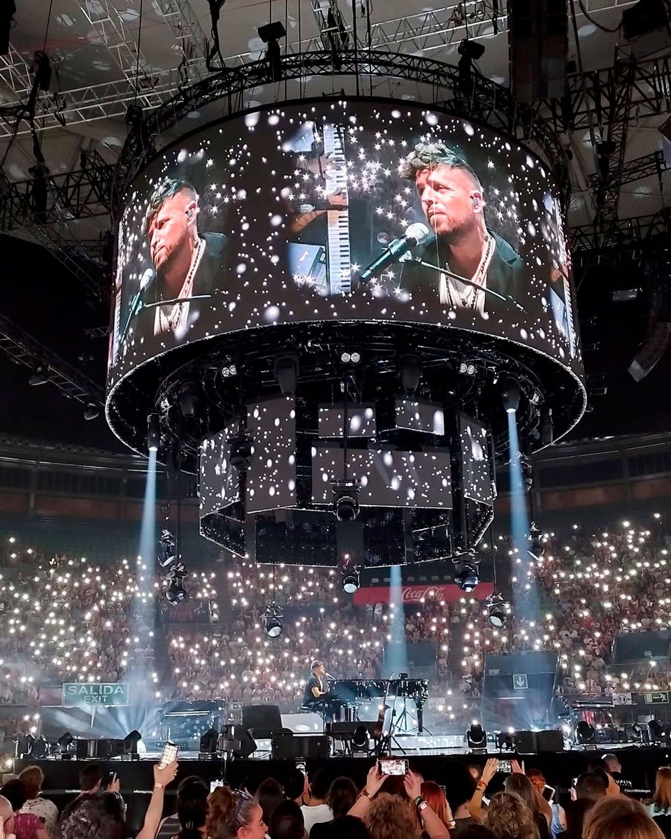 VistalegreMad's tweet photo. Ayer, @PabloLopezMusic  estremeció el Palacio Vistalegre con su Concierto 360º. Un escenario central, rodeado de público con el que el Pablo logró un vínculo especial a través de su música.
#palaciovistalegre #pablolopez #concierto360grados #conciertosmadrid #Vistalegre https://t.co/OUwz4CuErG