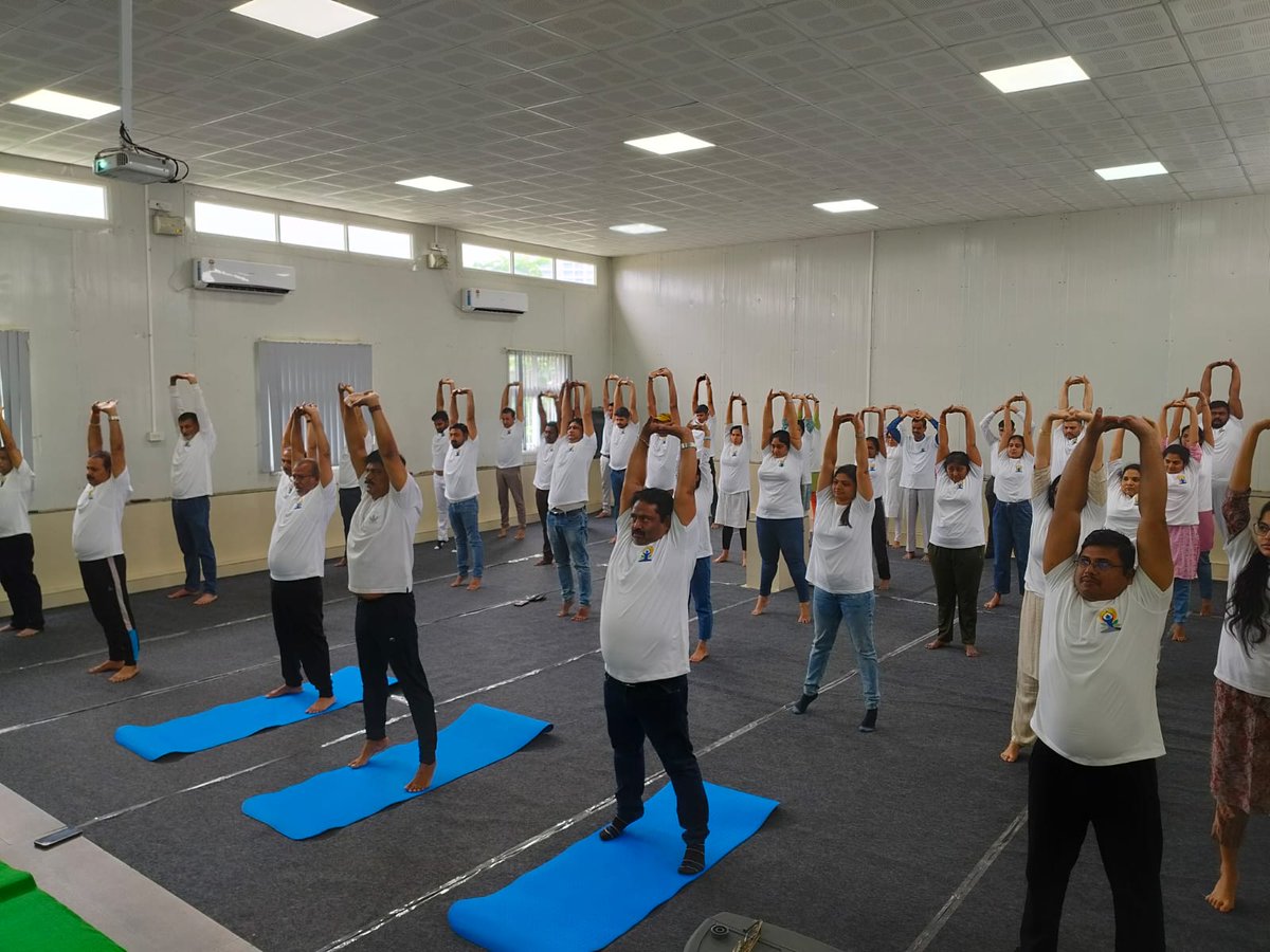 Yoga for Wellness – IDY 2025 at FCI Jayanagar 🧘‍♀️
A serene yoga session was held at the Food Corporation of India, Jayanagar, with 50 participants embracing breath, balance, and well-being.
#IDY2025 #SriSriYoga #YogaAtWork #ArtOfLiving #OneEarthOneHealth
