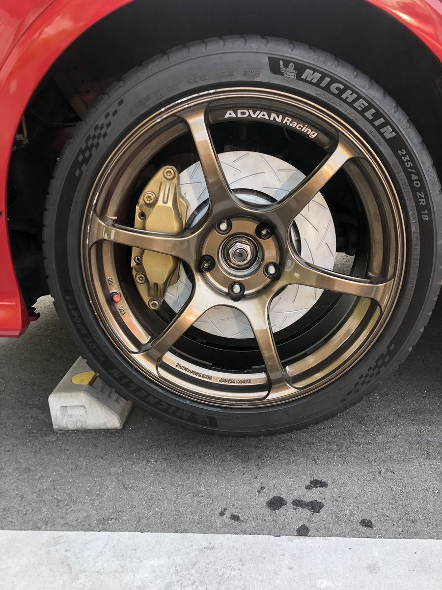 kou1FN2's tweet photo. ほぼ一年前に入手していた
レジェンドKB1キャリパーの
FN2移植キット
超重い腰を無理矢理上げて
本日仮フィッティング

昨日届いたRPF1との干渉
ぶらいと🍊🦈にご心配いただき
ましたが無事クリアしました

ただ手持ちのホイールでは
NT03RRがほんの少し干渉します
アドバンは大丈夫なので
2勝1敗 https://t.co/sNgGeAvLtZ