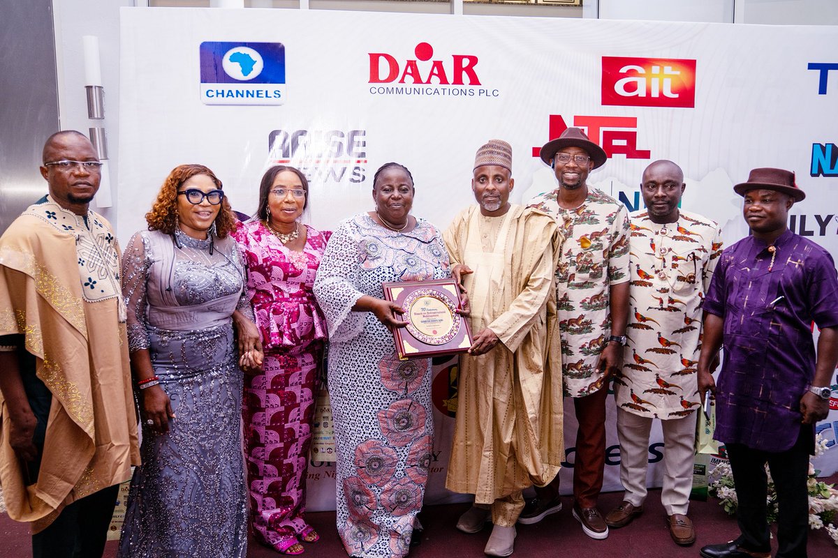 The national leadership of the  NUJ has honoured Bayelsa State Governor, Senator Douye Diri, with an award as the best governor on infrastructural development in Nigeria. Information Commissioner, Ebiuwou Koku Obiyai received the award in Abuja at the 70th anniversary of NUJ.