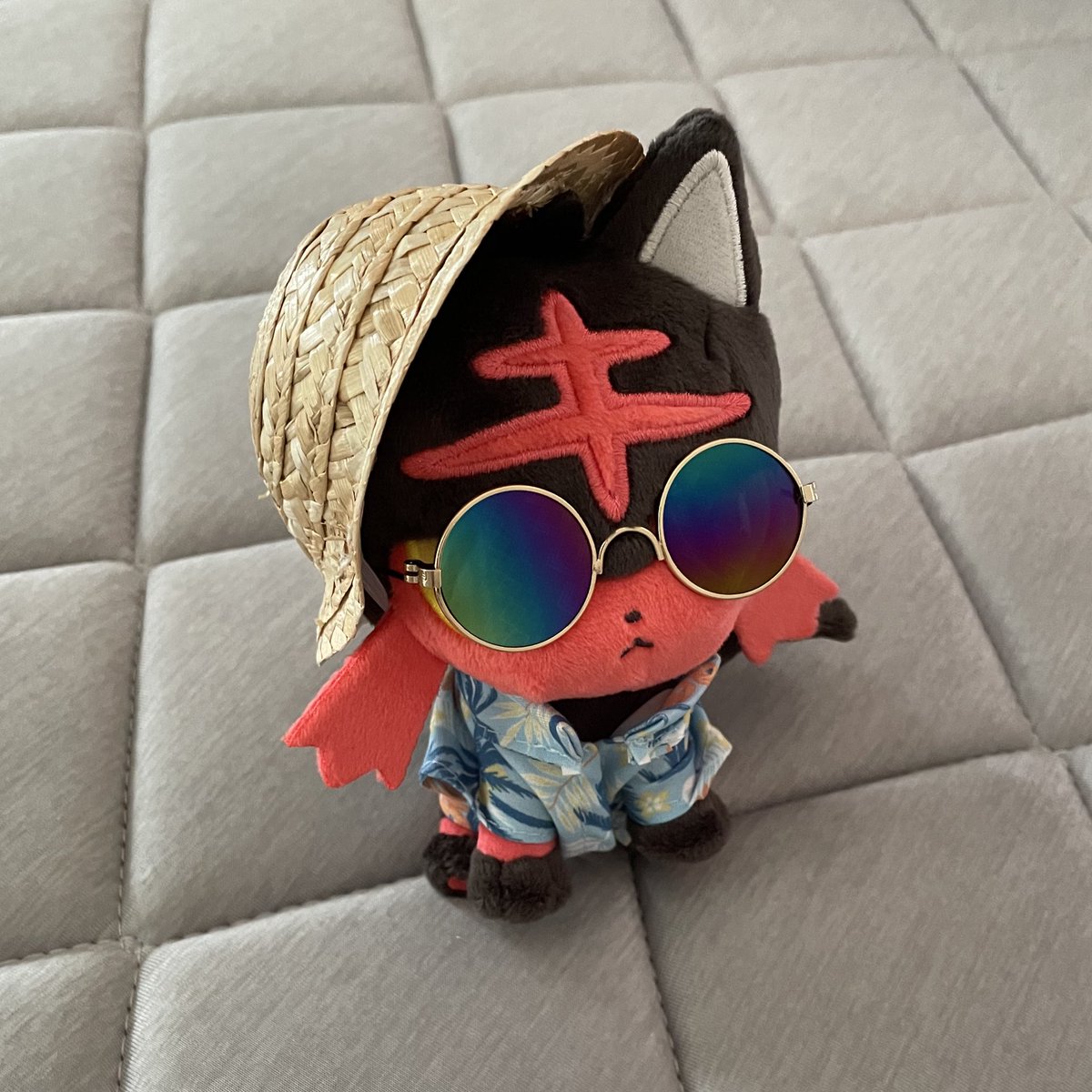 nyabby725's tweet image. ヒノッチさん(＠hinopika )の投稿を拝見して…うちのニャビーちゃんもアロハシャツ&amp;amp;サングラスにお着替え🏝️☀️
めちゃ似合っててカワヨ😭💕