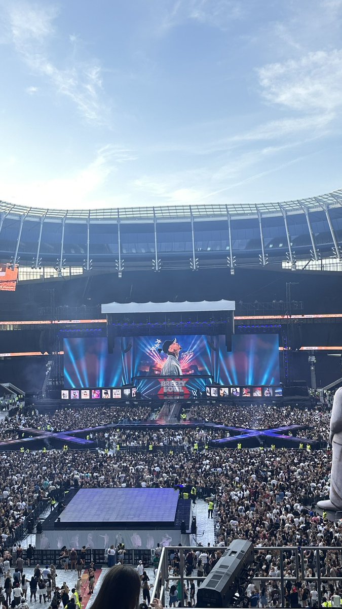 Dhvanikaa's tweet photo. What a time!! 🔥🤩👌🏼#BreezyBowlXX #teambreezy #ChrisBrown https://t.co/cGbVWkuTYm