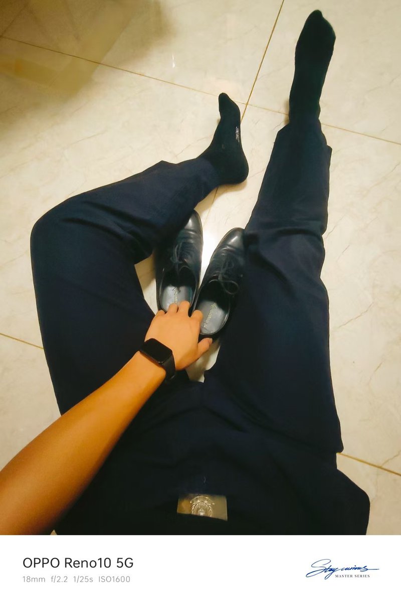 小警犬发来的可见版
至于不可见版当然是对外不可见
😤勾引我
等他休假必然铁锭开花