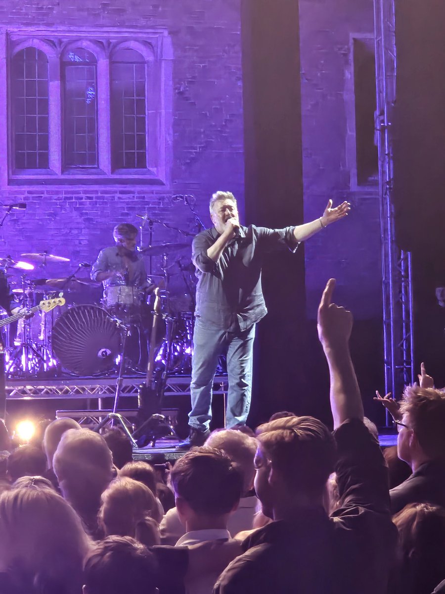 JennyBarsby's tweet image. As always, @Elbow never cease to be bloomin brilliant!
Great gig ('enry the 8th I am, I am!)