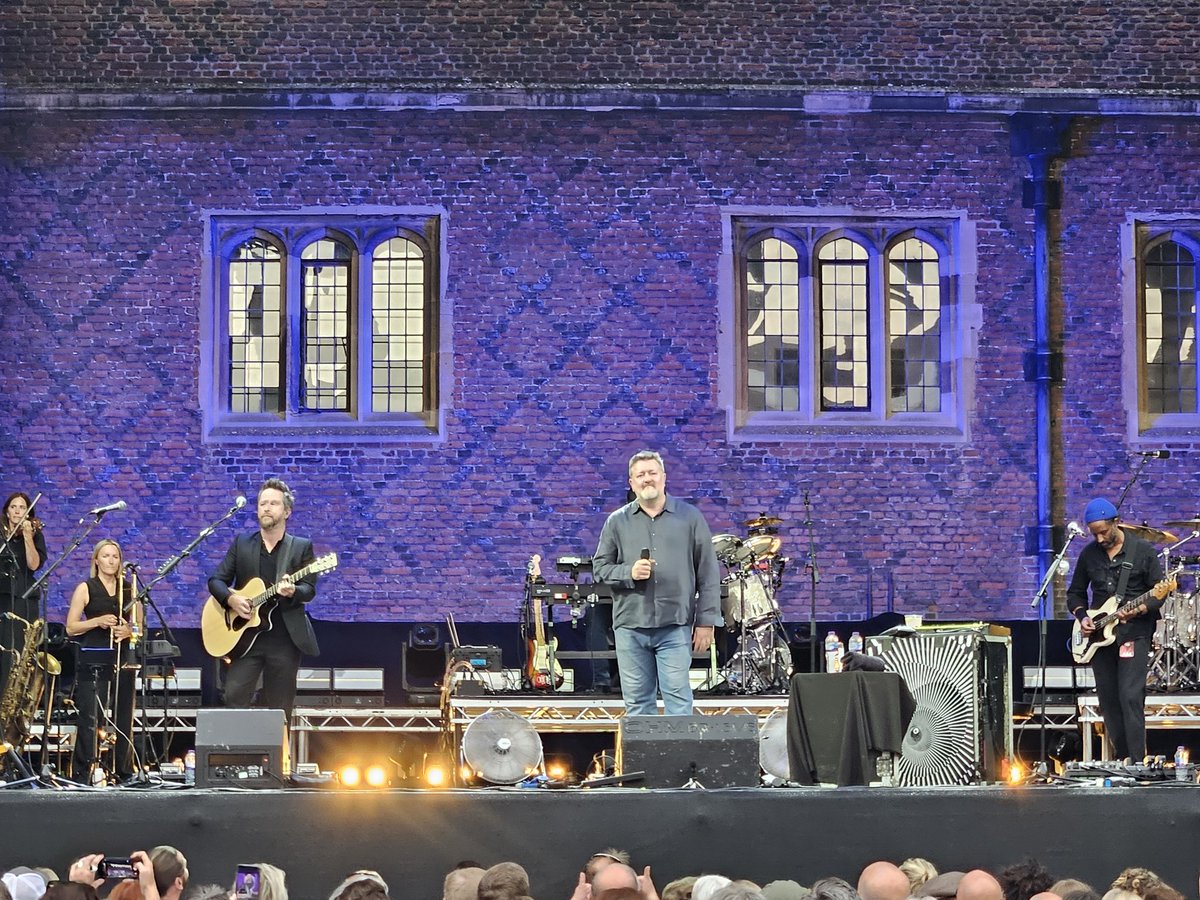 JennyBarsby's tweet image. As always, @Elbow never cease to be bloomin brilliant!
Great gig ('enry the 8th I am, I am!)