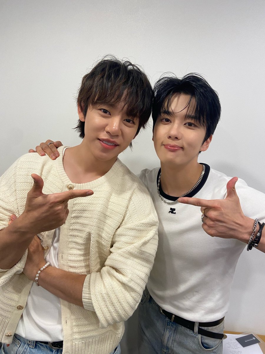 Claire628_'s tweet photo. 25.06.21 Daehyun at Yongguk concert
25.06.22 Daehyun at Youngjae Fanmeeting
๐ซถ๐๐ซถ
#BAP #BANGYONGGUK #JUNGDAEHYUN #YOOYOUNGJAE #bestabsoluteperfect https://t.co/62bxQpIOTc