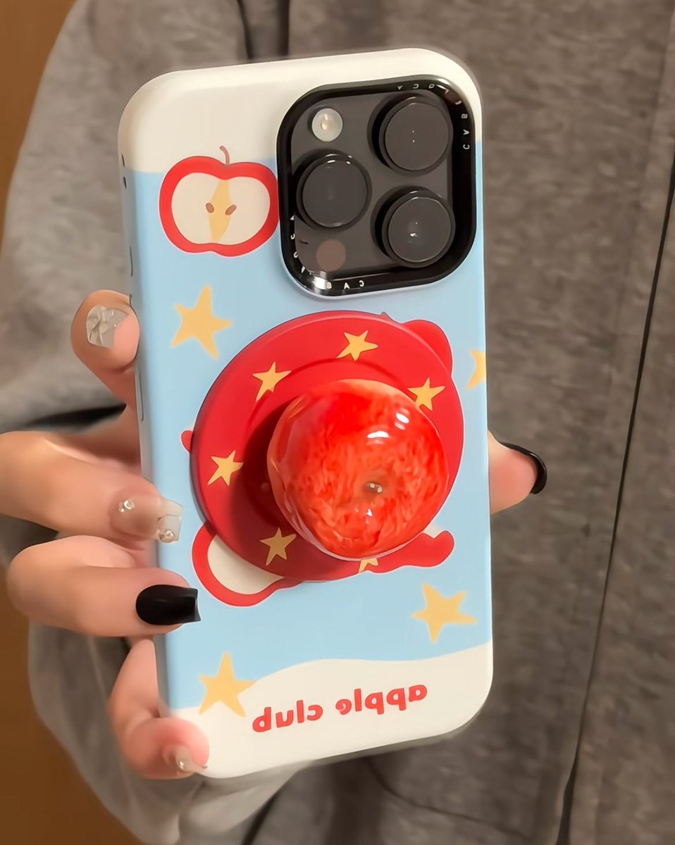 sasisbysi's tweet photo. Apple iPhone case🍎🛋️🤍 https://t.co/UJYA7EeXWm