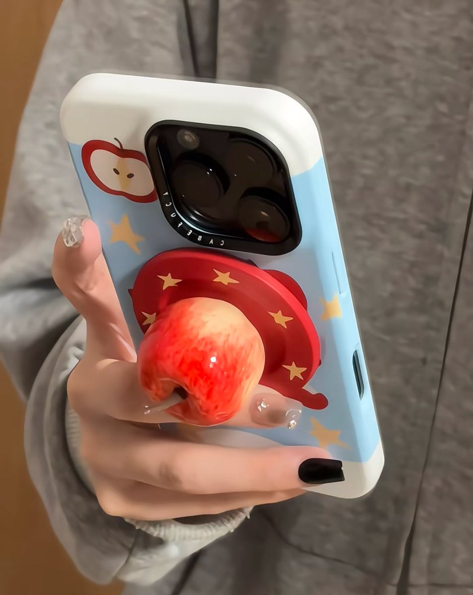 sasisbysi's tweet photo. Apple iPhone case🍎🛋️🤍 https://t.co/UJYA7EeXWm