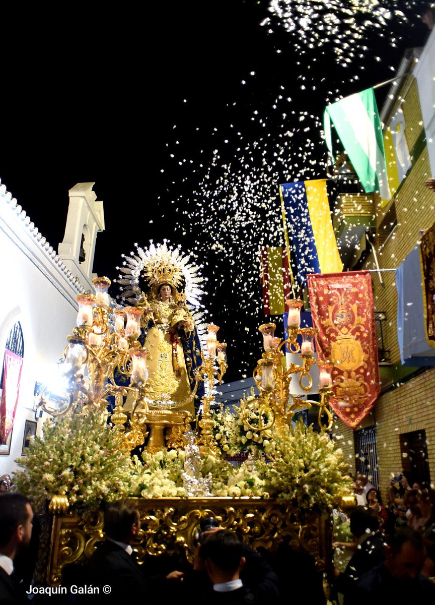 .<a href="/EstrellaCoria/">Hermandad Sacramental Ntra. Sra. de la Estrella</a> Procesión Triunfal de la Virgen de la Estrella de #CoriaDelRío tras su #Coronación, petalada en Santa Ángela de la Cruz 
#EstrellaMadreyPatrona  #CoriaysuPatrona #TDSCofrade