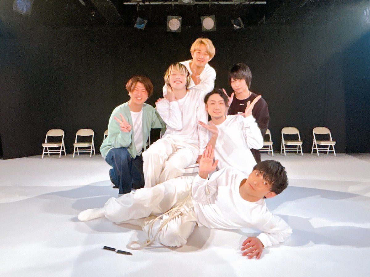 naruya_hagiwara's tweet photo. #NLT四週四作

終幕。

24歳で書いた #舞台稔
25歳で書いた #舞台個室
31歳で書いた #舞台歪
32歳で書いた #舞台息る

きっと、稔、個室と歪、息る。
では明確に違うものがあって。

それを今演出した事で、当時とは全く違うモノになったはず。

とても楽しかった。

楽しんでいただけましたか？ https://t.co/YZsi0yfuna