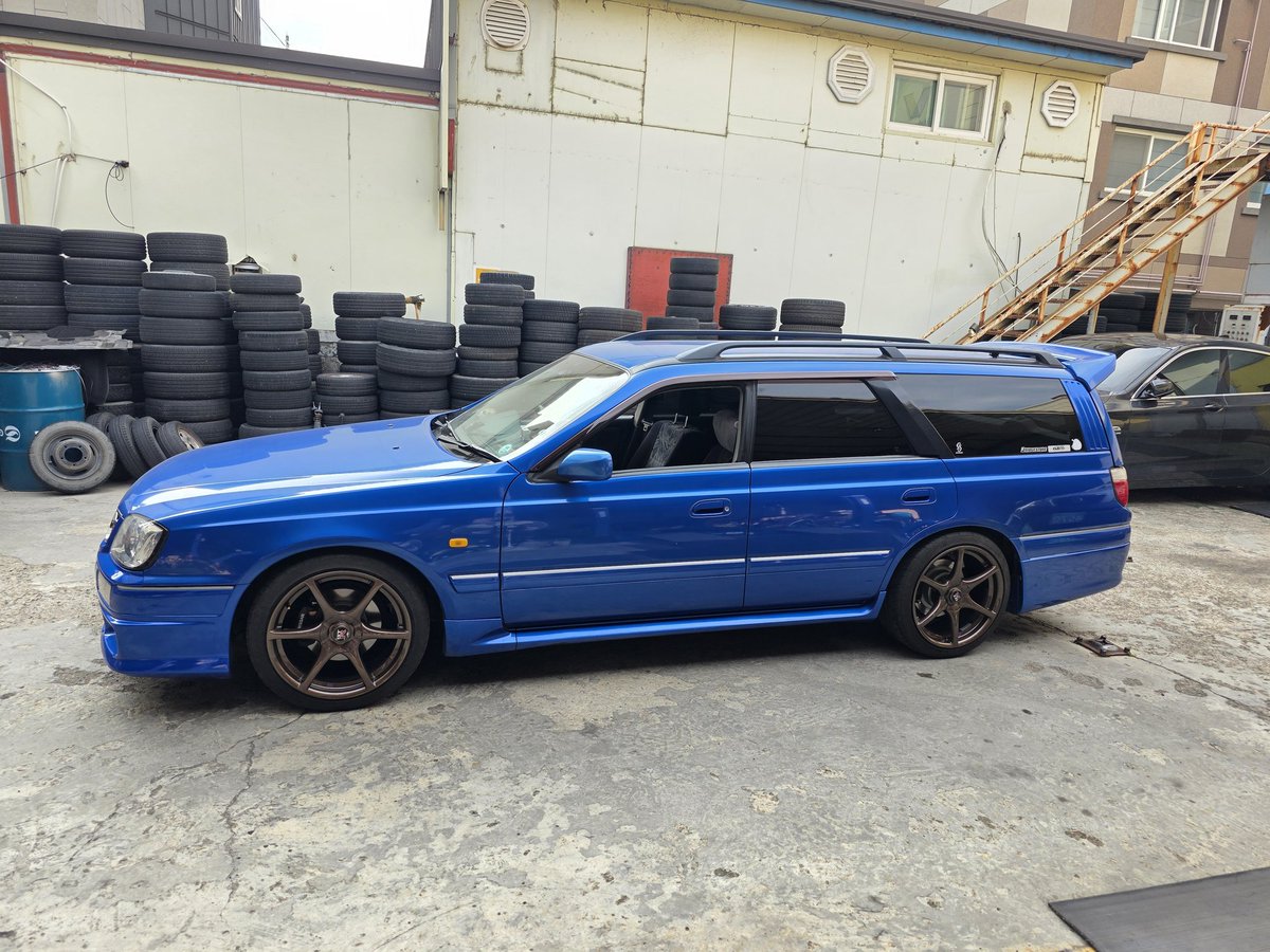 WGNC25det's tweet image. 最近ホイールを変えました。 4wd オートモデルにはとても難しいホイール(9j+30)だと思います💦
#ステージア　#wgnc34 #bnr34