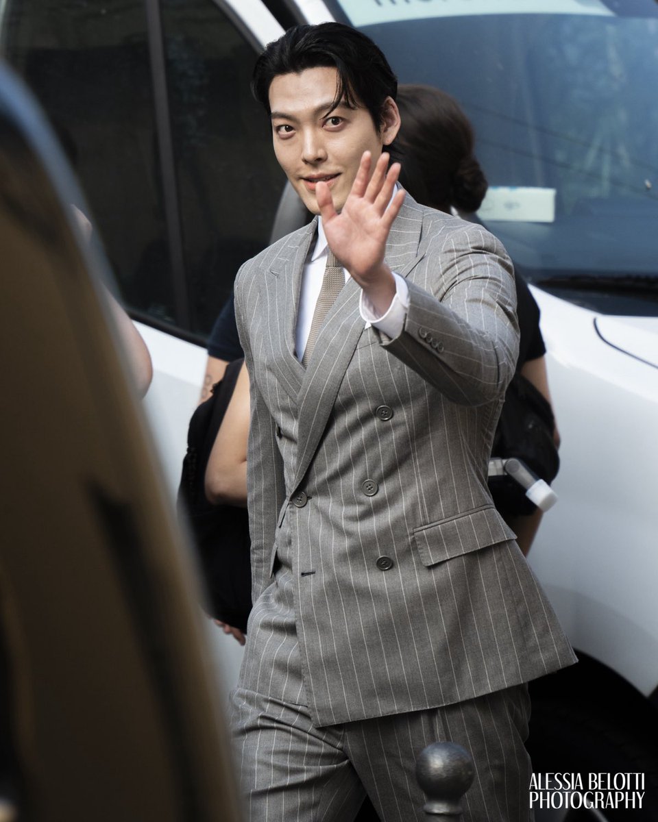 ViewoftheArts's tweet image. FASHION - MILAN FASHION WEEK
MFW Men’s SS26: Ralph Lauren Purple Label’s elegant presentation welcomed South Korean actor and model Kim Woobin, who brought timeless charm to Milan.
📸 Images © Alessia BELOTTI for View of the Arts (@alessia807_ )
#KimWoobin #김우빈…