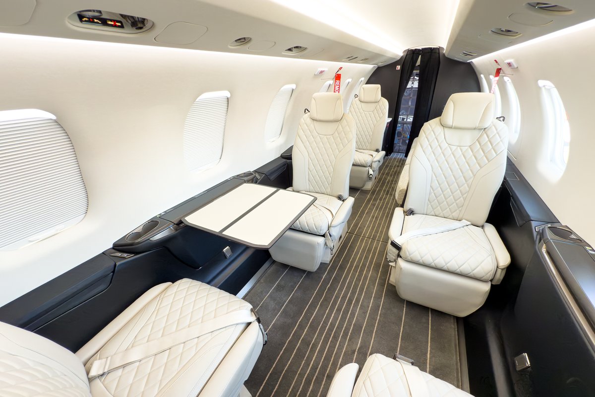 fltreviews's tweet photo. During our visit to the #ParisAirShow2025, we explored @PilatusAircraft's unique take on business aviation. From the ultra-adaptable PC-12 Pro to the go-anywhere PC-24, discover how Swiss engineering turns versatility into true luxury. ✈️🇨🇭

🔗 https://t.co/RUN4cNZBGN https://t.co/FueHkj248B
