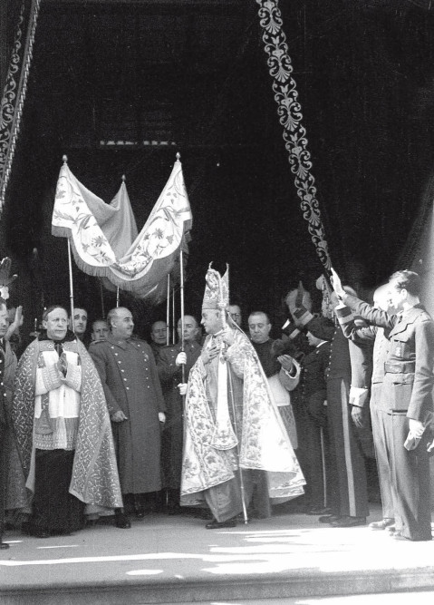 jescud2000's tweet photo. #Nacionalcatolicismo privilegios de la corrupta #IglesiaCatolica por bendecir el Golpe de Estado de los asesinos franquistas. Destrozaron la España más democrática y corrompieron todo. De aquellos polvos: el #PP, la corrupta #SICAR del Reino de España de siempre https://t.co/mo5ZKClrXu