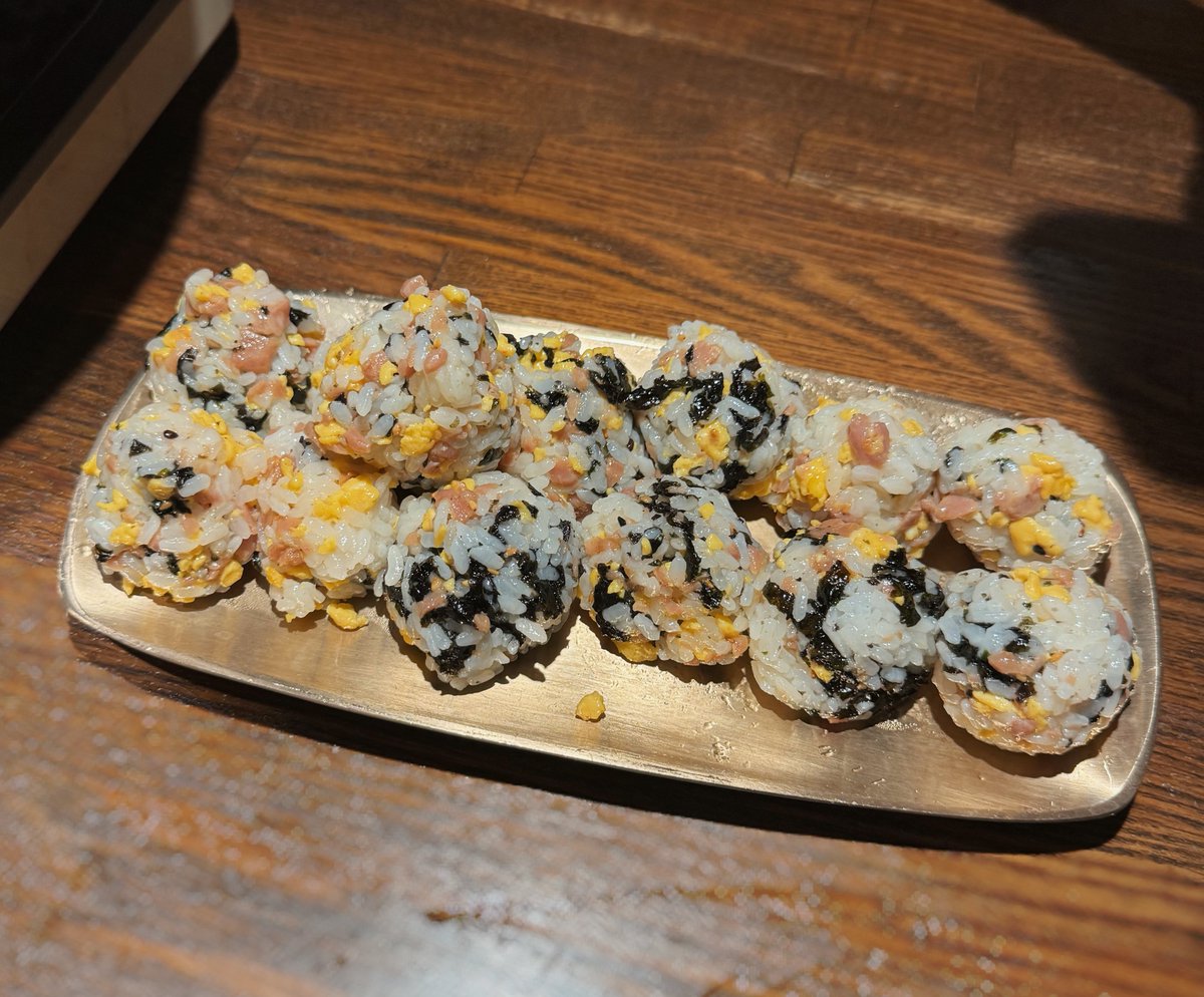 なほと作ったおにぎり🍙

とってもじょうずでしょ

お嫁にしたくなった？